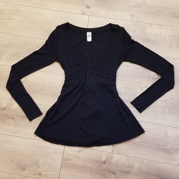 Free People Tops - Free People Deep VNeck Long Sleeve Top Black {Med}